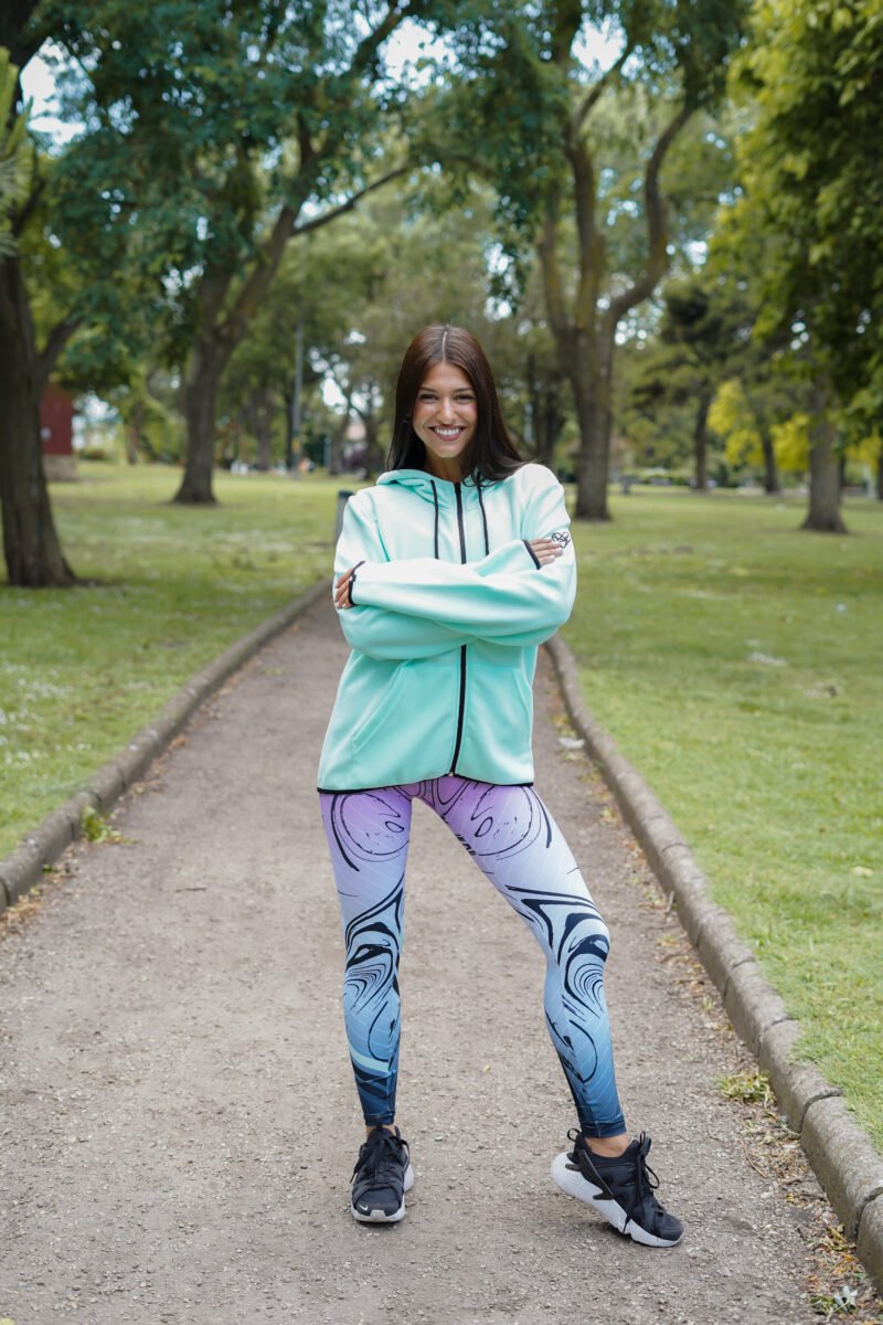 Campera polar oversize con capucha