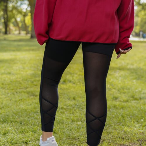 Calza larga con transparencia posterior