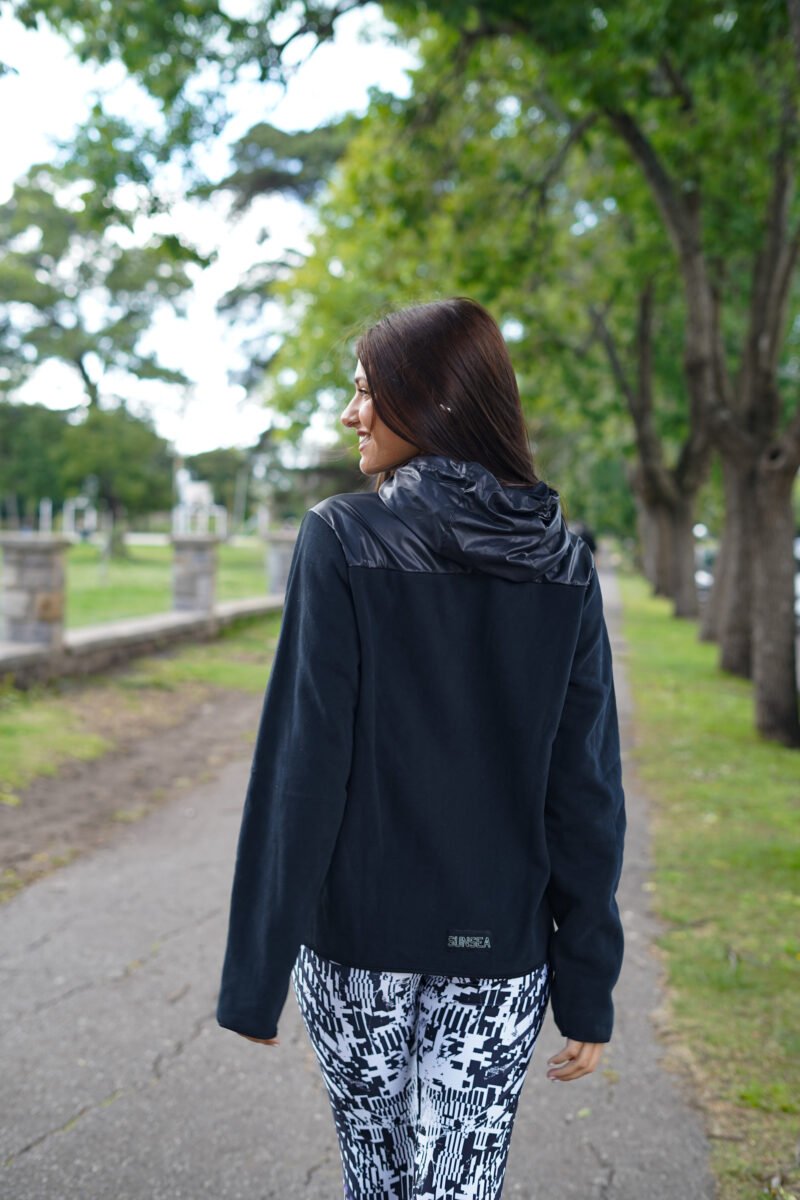 Campera de frisa y ciré con capucha - Image 2