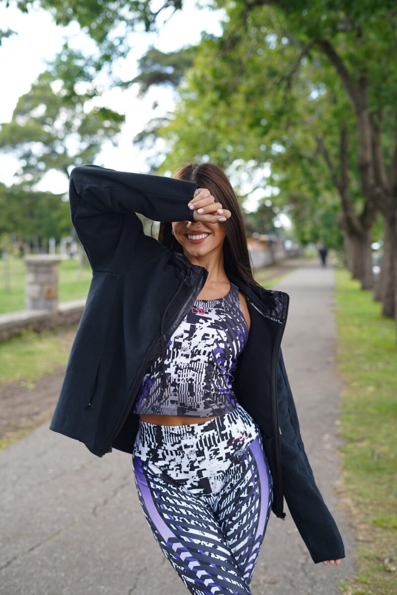 Campera de frisa y ciré con capucha
