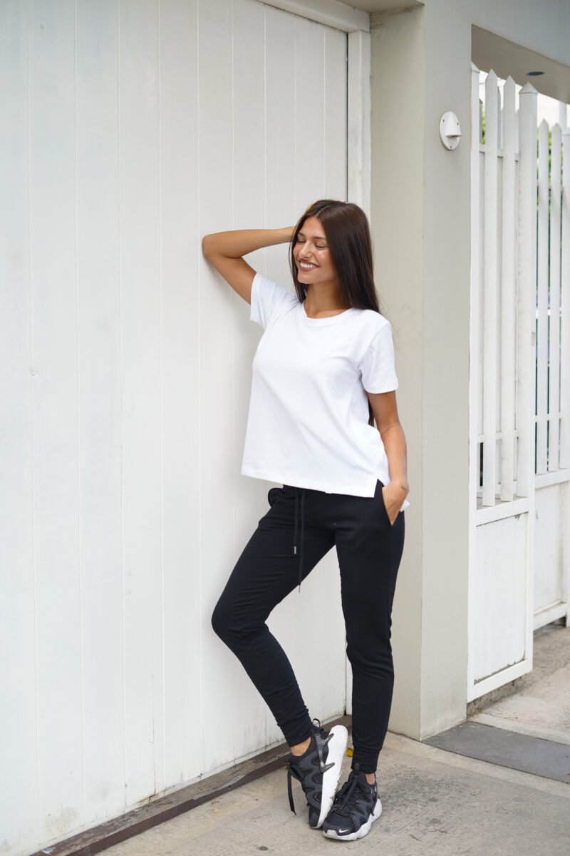 Pantalón clásico con puño y cintura alta