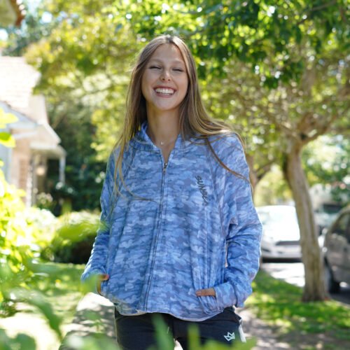Campera crop rustica corta con capucha y bordado