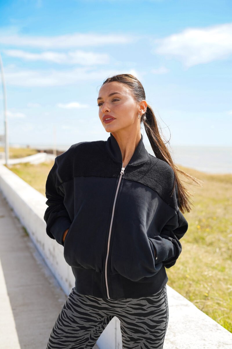 Campera bomber corta frisada - Image 4