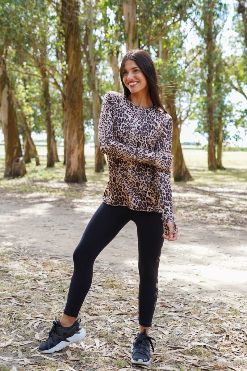 Remera de jersey estampado con puño - Image 4