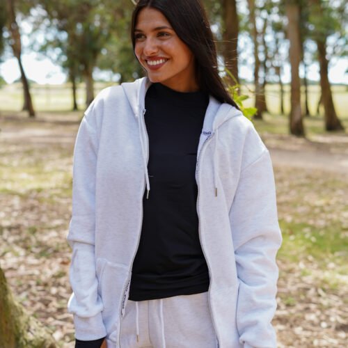 Campera clásica unisex con capucha y bolsillo de frisa