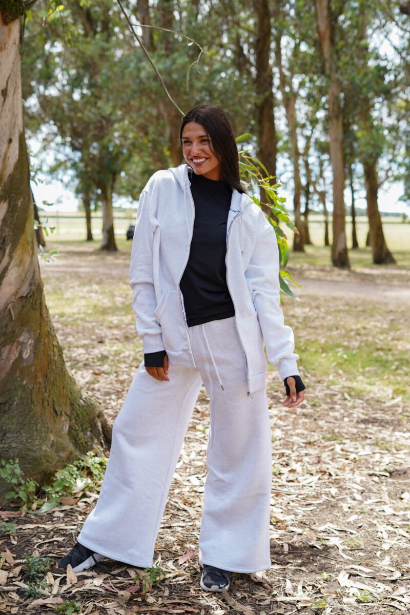 Campera clásica unisex con capucha y bolsillo de frisa - Image 3