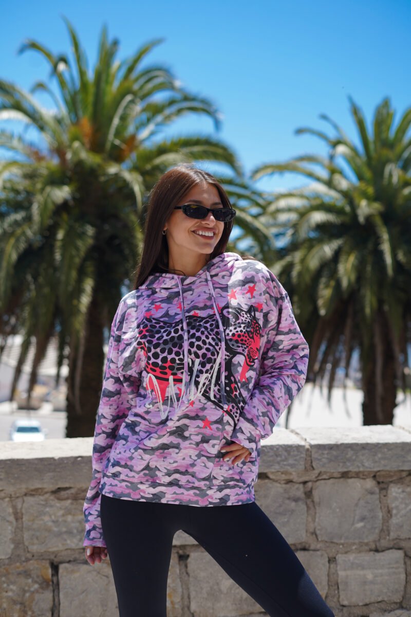 Buzo rústico oversize estampado con capucha, cordón y puños